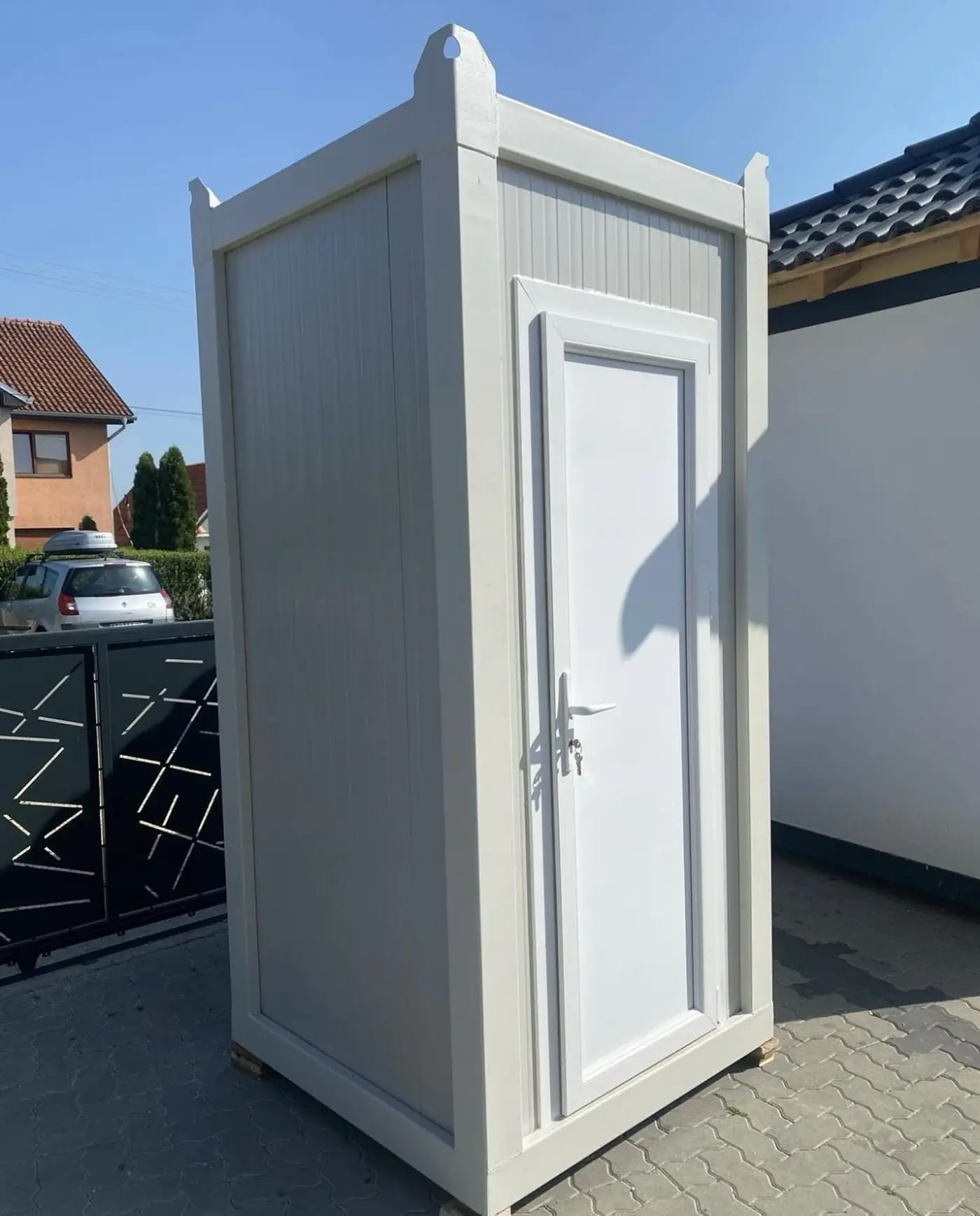 Wheelchair-accessible unit